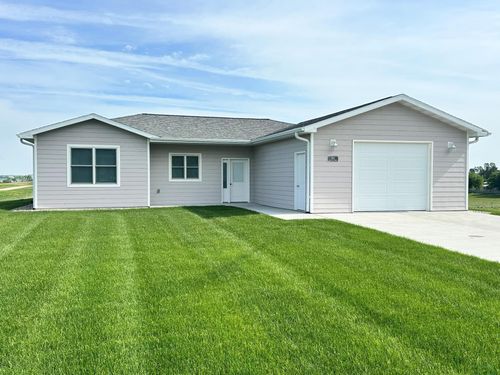 802 W 4th St, Laurel, NE, 68745 | Card Image