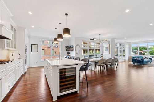 apt-201-875 Lake St N, Wayzata, MN, 55391-2761 | Card Image