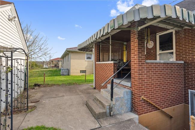 REAR OF HOME~ | Image 21