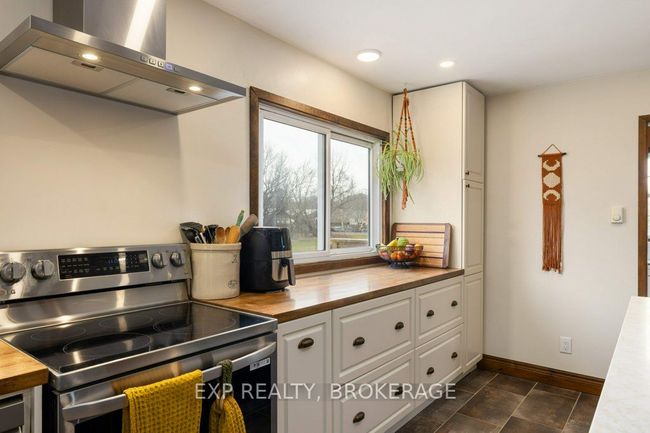 1038 Mccallum Lane, House other with 4 bedrooms, 3 bathrooms and 3 parking in Sydenham ON | Image 16