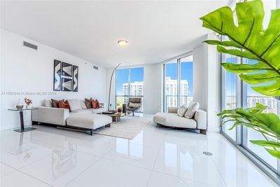 2109 - 17111 Biscayne Blvd, Condo with 3 bedrooms, 3 bathrooms and null parking in North Miami Beach FL | Image 2