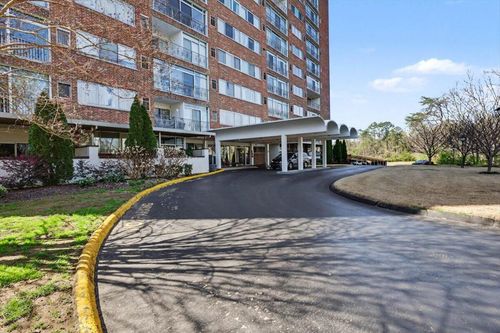 1414 Continental Dr, Chattanooga, TN, 37405-1526 | Card Image