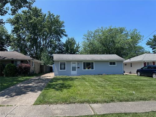 318 Gayle Dr, Sheffield Lake, OH, 44054-1915 | Card Image