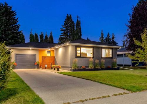 20 Gainsborough Dr Sw, Calgary, AB, T3E4W7 | Card Image