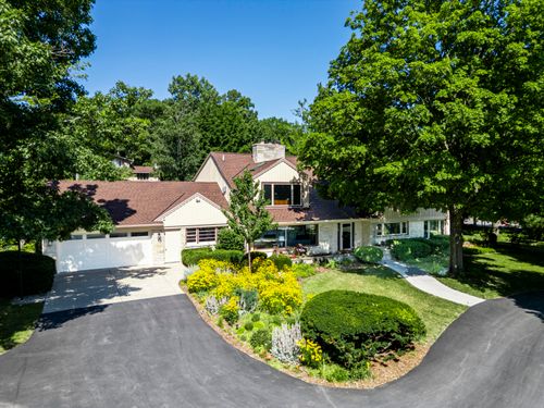 16755 Shore Line Dr, Brookfield, WI, 53005-2138 | Card Image