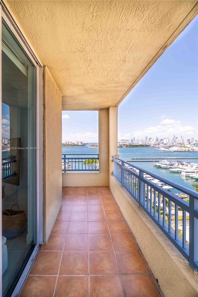 APT-1012 - 90 Alton Rd, Condo with 2 bedrooms, 2 bathrooms and null parking in Miami Beach FL | Image 23