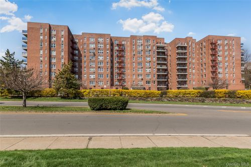 8t-245 Rumsey Rd, Yonkers, NY, 10701-4529 | Card Image