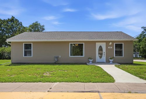 615 4th St Sw, Independence, IA, 50644-2413 | Card Image