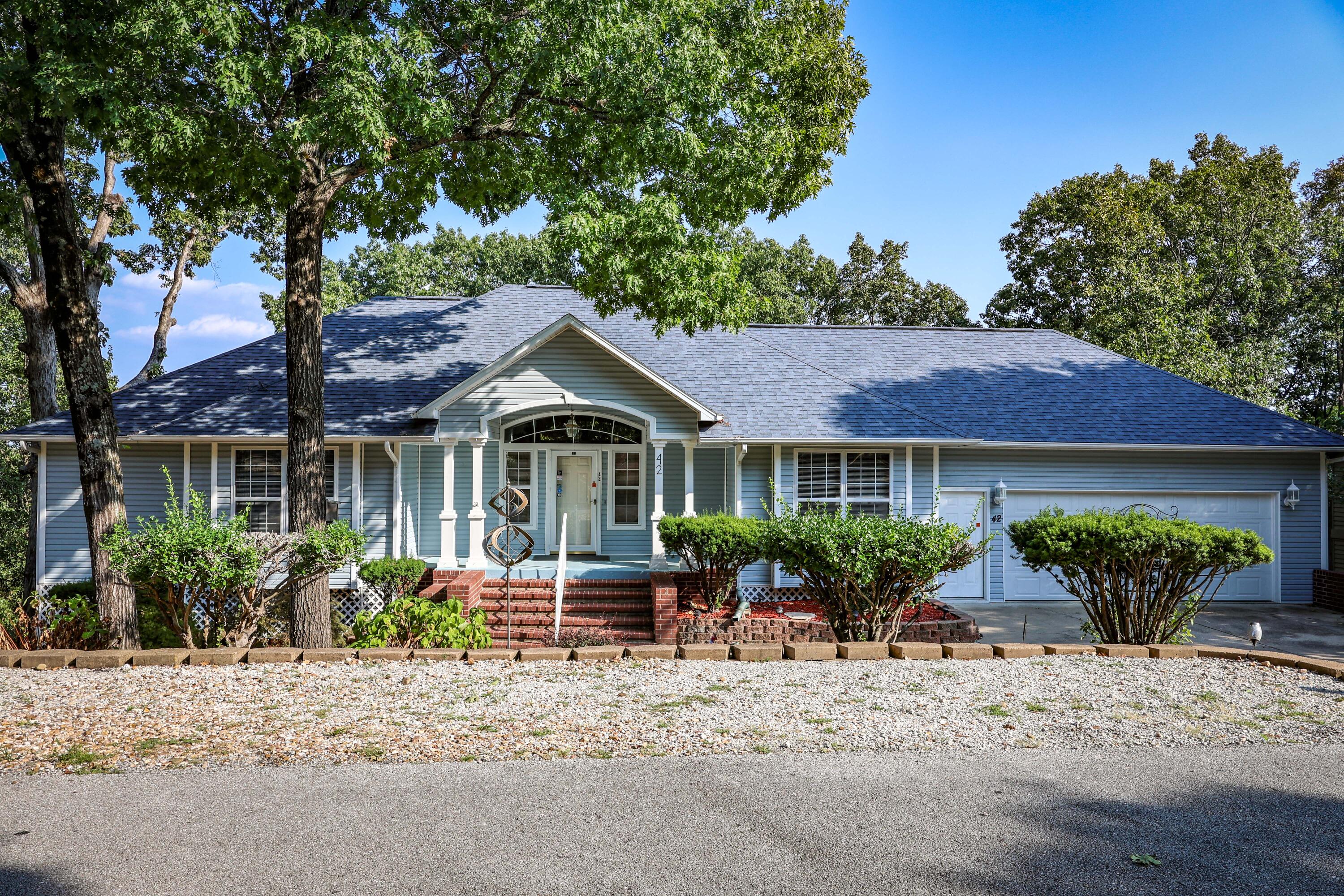 Indian Wells Dr, Holiday Island, AR 72631