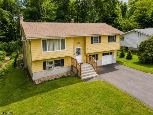 9 Stoney Brook Ln, Oak Ridge, NJ, 07438-9788 | Card Image