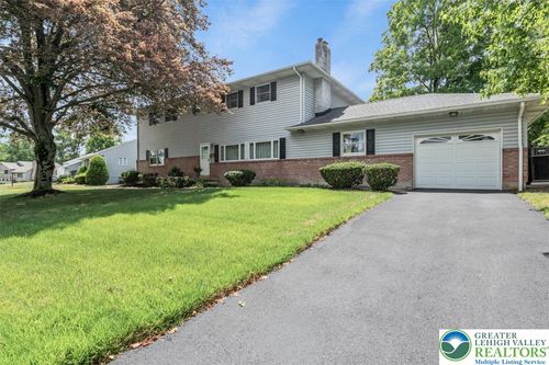346 N 7th St, Coopersburg, PA, 18036-1439 | Card Image