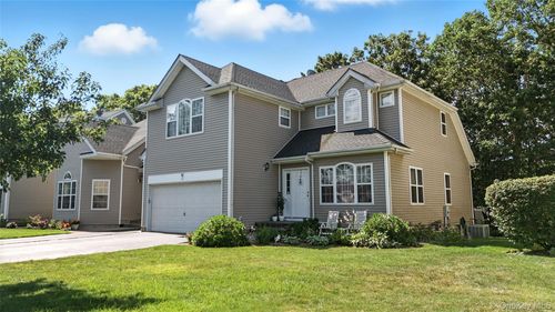33 Sunflower Ridge Rd, South Setauket, NY, 11720-3710 | Card Image