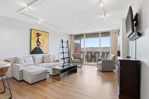 apt-621-200 Swanton St, Winchester, MA, 01890-4325 | Card Image