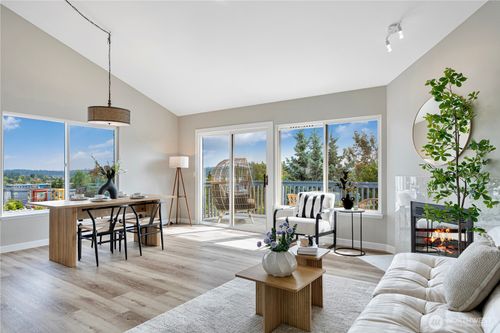 9422 49th Ave S, Seattle, WA, 98118-5404 | Card Image