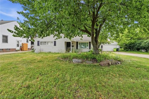 2200 Buena Vista Dr, Wickliffe, OH, 44092-2007 | Card Image