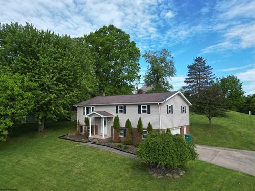 111 Brentwood Dr, Bridgeport, WV, 26330-7798 | Card Image