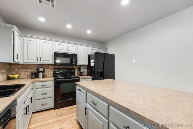 33942 703 Dr, House other with 3 bedrooms, 2 bathrooms and null parking in Wagoner OK | Image 12
