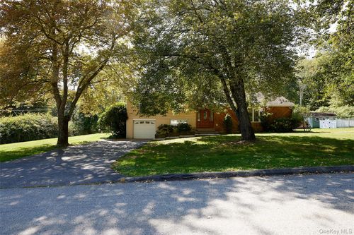 55 Pigott Rd, Mahopac, NY, 10541-4433 | Card Image