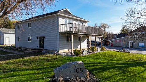 108 Robert St W, Penetanguishene, ON, L9M1P1 | Card Image