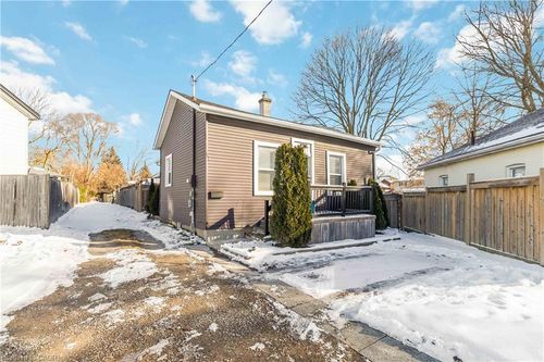 36 Mount Pleasant St, Brantford, ON, N3T1S6 | Card Image