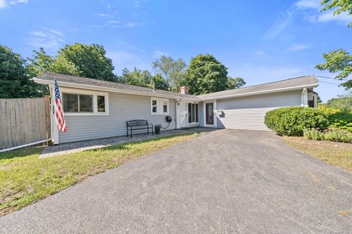 11 Nichols Rd, Peabody, MA, 01960-1249 | Card Image