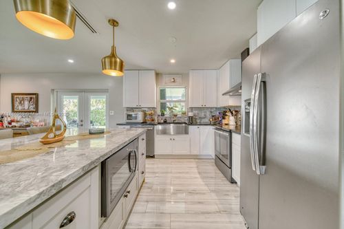 9104 Sw 180th St, Palmetto Bay, FL, 33157-5931 | Card Image