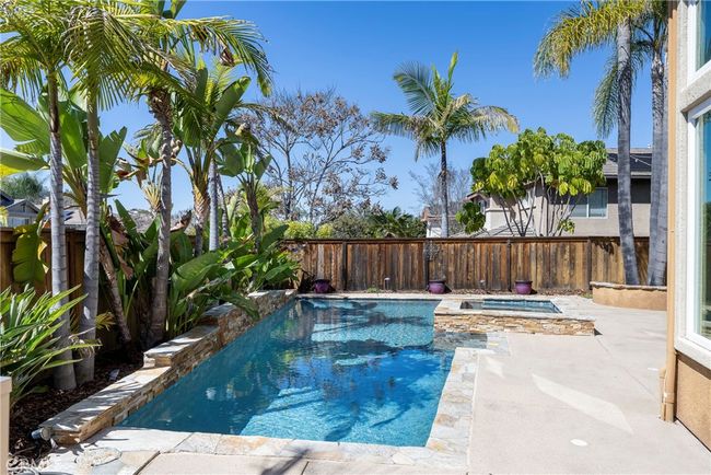 11204 Walking Fern Cv, House other with 5 bedrooms, 3 bathrooms and 2 parking in San Diego CA | Image 5