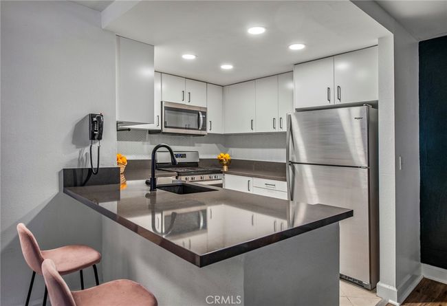 APT-53 - 15511 Sherman Way, Condo with 2 bedrooms, 2 bathrooms and 1 parking in Van Nuys CA | Image 10