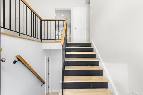 55 Albion Oval, Putnam Valley, NY, 10541 | Card Image