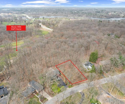 3081 Overridge Dr, Ann Arbor, MI, 48104-4125 | Card Image