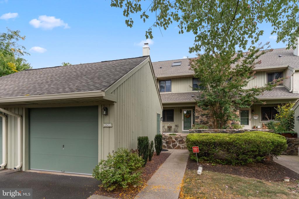 Hunters Ct, Yardley, PA 19067