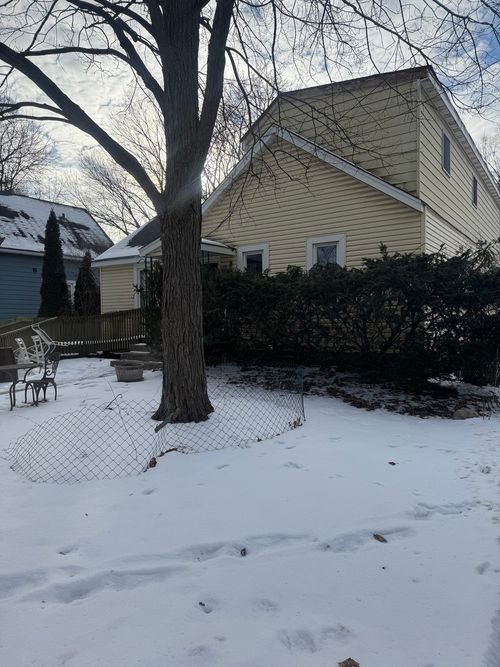 818 Bach St, Northbrook, IL, 60062-3445 | Card Image