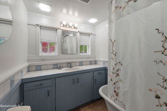 9 High St, Home with 6 bedrooms, 3 bathrooms and 4 parking in Lenox MA | Image 14