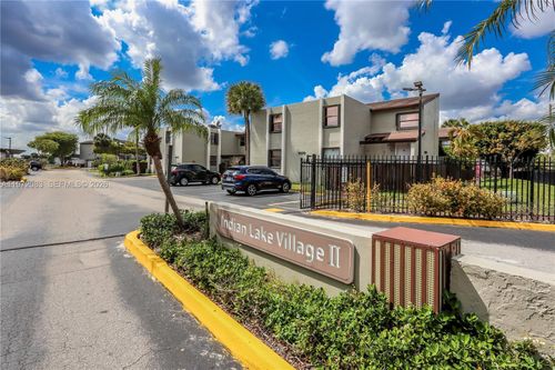 apt-2-10000 Nw 9th Street Cir, Miami, FL, 33172-5116 | Card Image