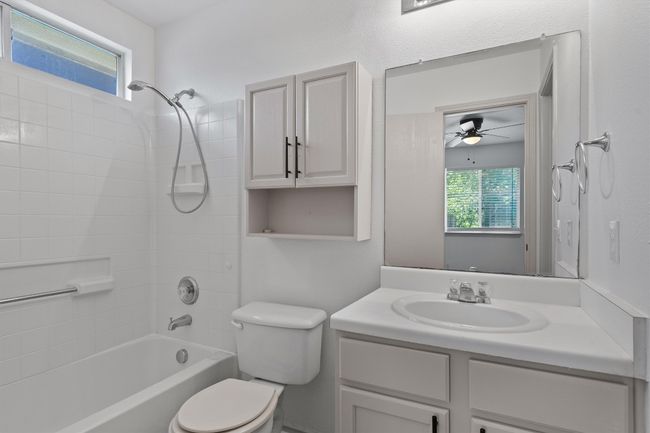 16225 Hamilton Point Cir, House other with 3 bedrooms, 2 bathrooms and 4 parking in Manor TX | Image 17
