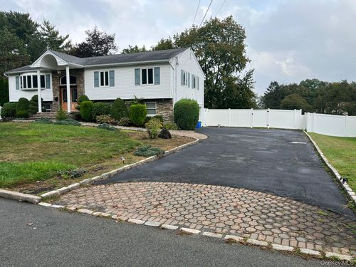 4 Rosemont Dr, New City, NY, 10956-3434 | Card Image