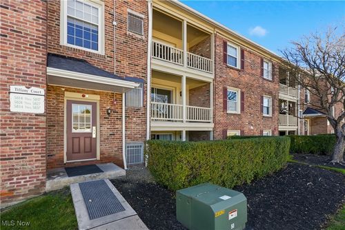 5824 Tiffany Ct, Lyndhurst, OH, 44124-4090 | Card Image