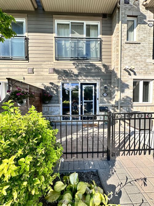 {{alt}} | Card Image