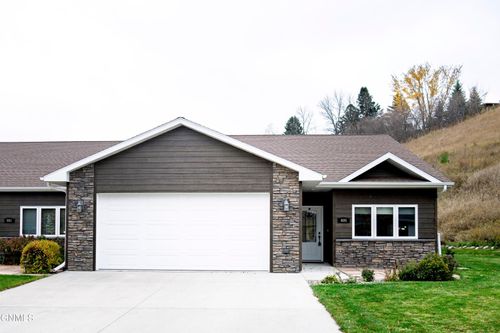 605 11th St Sw, Jamestown, ND, 58401-5202 | Card Image