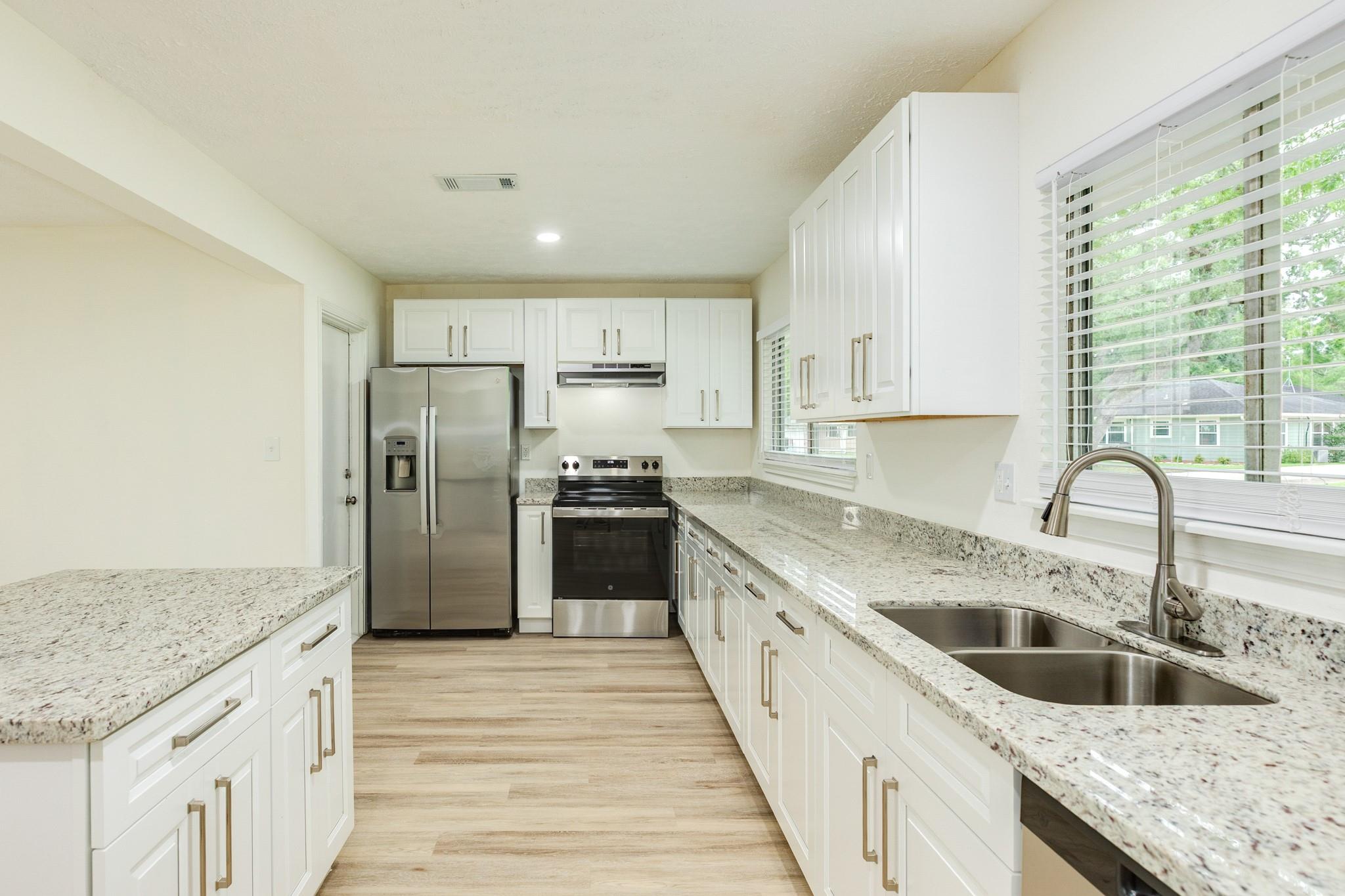 Residential Lease in Lake Jackson 4