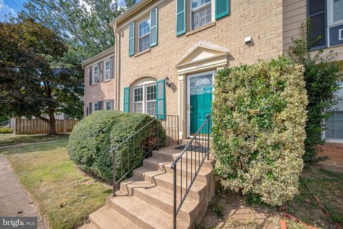 9908 Longford Ct, VIENNA, VA, 22181-6032 | Card Image