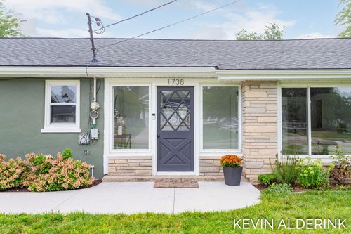 1738 92nd Ave, Zeeland, MI, 49464-1934 | Card Image