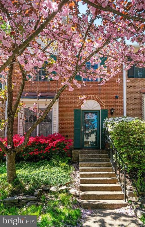 5706 Lakeside Oak Ln, BURKE, VA, 22015-2253 | Card Image