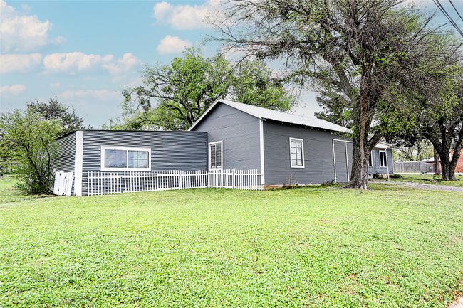 304 Rock Hill Rd, House other with 2 bedrooms, 1 bathrooms and null parking in Bowie TX | Image 4