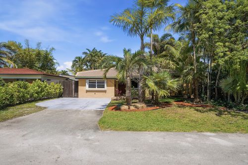 4650 Ne 2nd Ave, Oakland Park, FL, 33334-1532 | Card Image