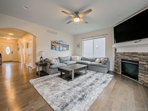 337 Beaver Run, Holly, MI, 48442-1585 | Card Image