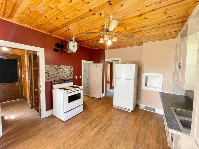 115 S Spring Ave, House other with 4 bedrooms, 1 bathrooms and null parking in Springfield MN | Image 8