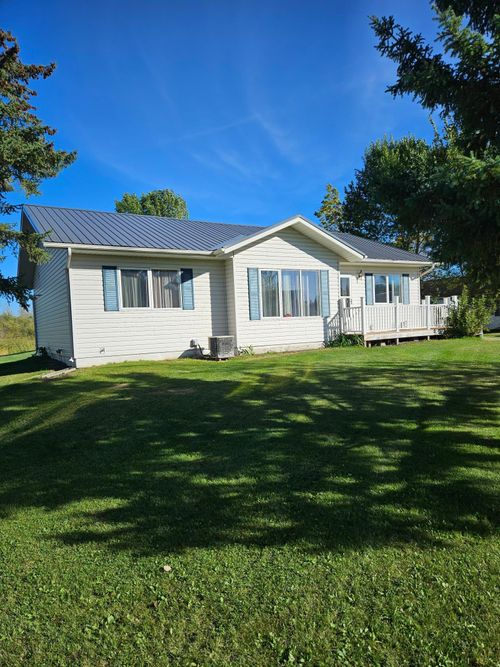 130 Lakeview Drive, Warroad, MN, 56763 | Card Image