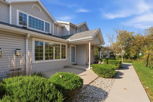 d-10020 W Whitnall Edge Drive, Franklin, WI, 53132 | Card Image