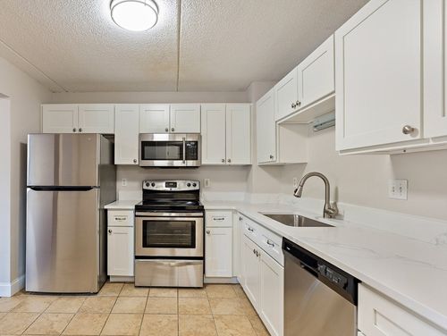 217-200 Cove Way, Quincy, MA, 02169-5860 | Card Image